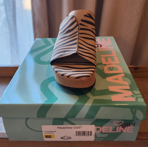 New with box, size 7.5 - Picture 4 of 4